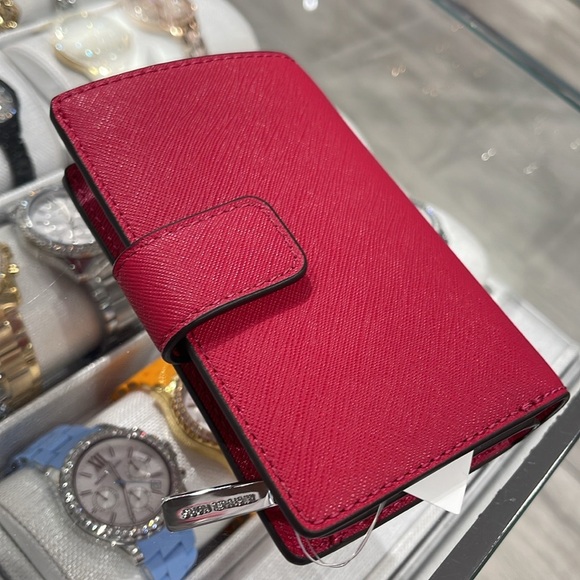 MICHAEL KORS Medium Saffiano Leather Bifold ZP CN Wallet
COLOR DK RASPBERRY
NWT - Picture 12 of 16